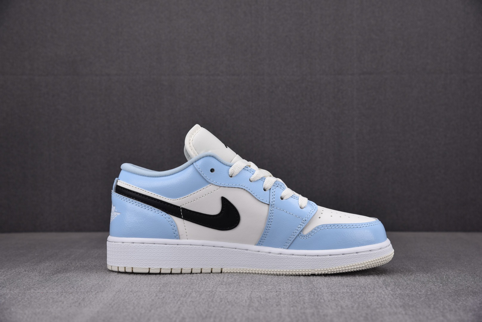 Кросівки Air Jordan 1 Low Ice Blue фото 2