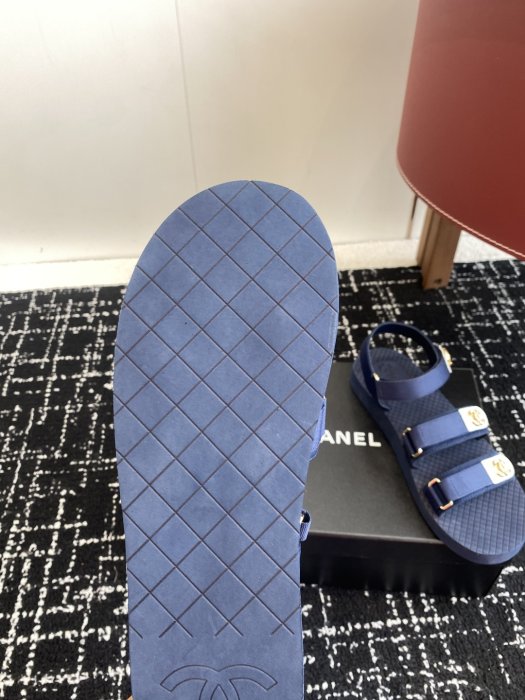 Шлепанцы женские фото 9