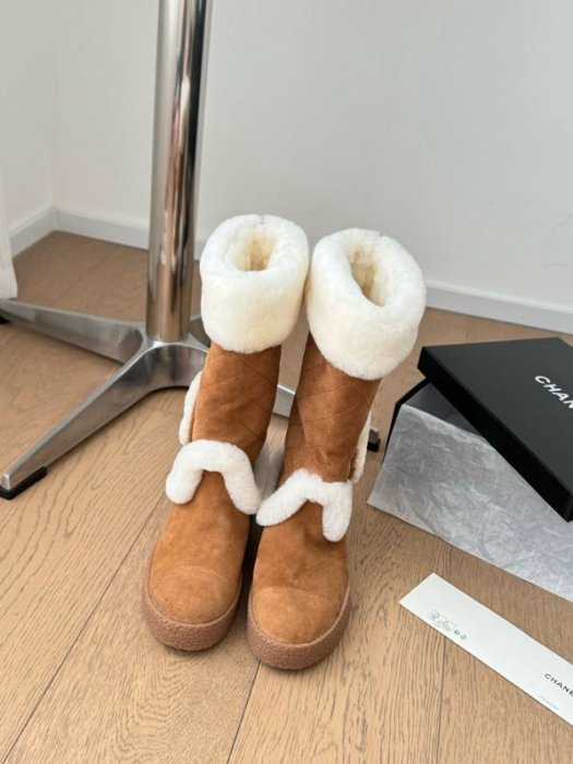 Boots women's on fur