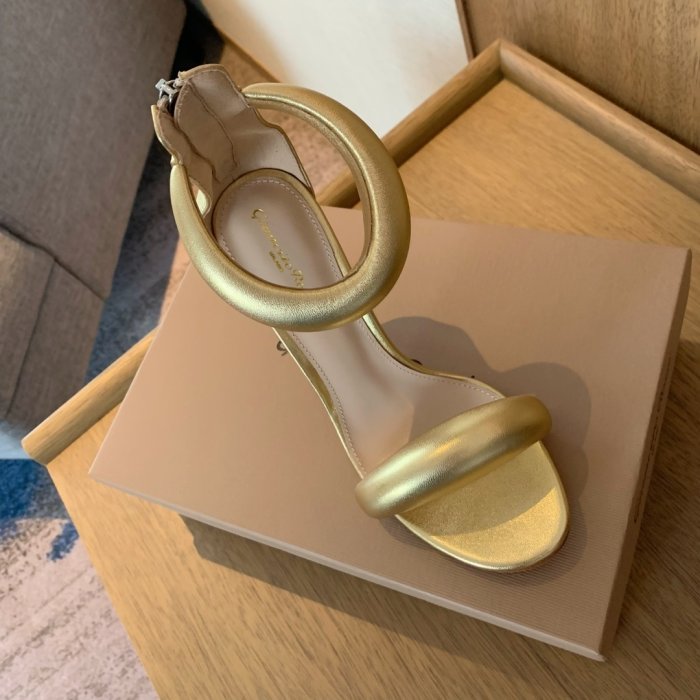 Босоножки фото 5