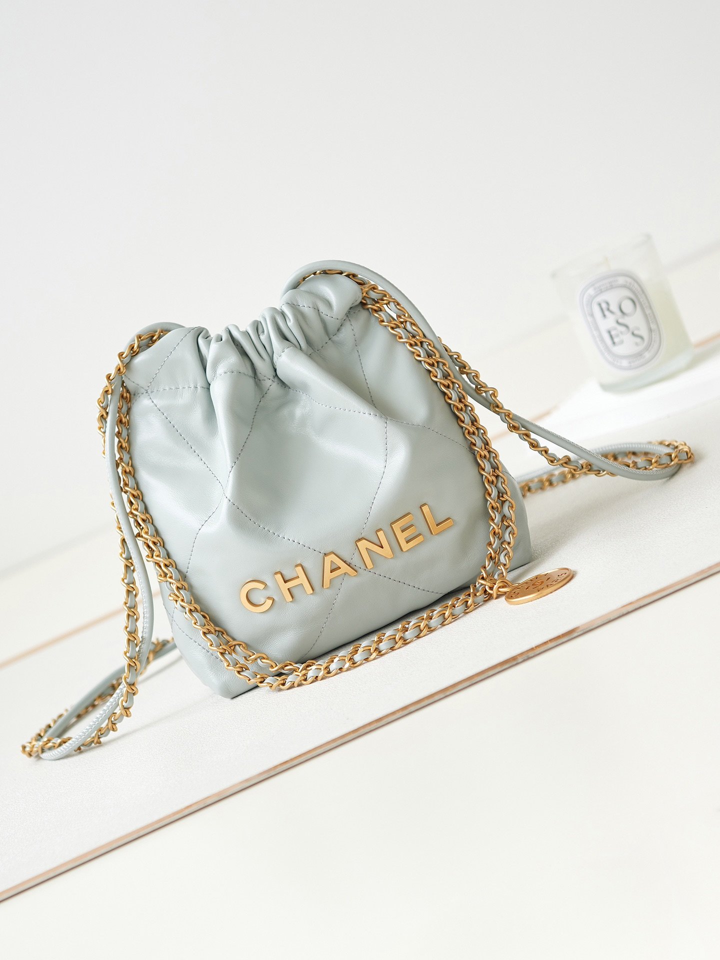 A bag CHANEL 22