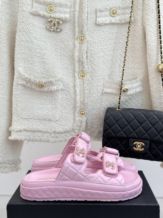 Шлепанцы женские