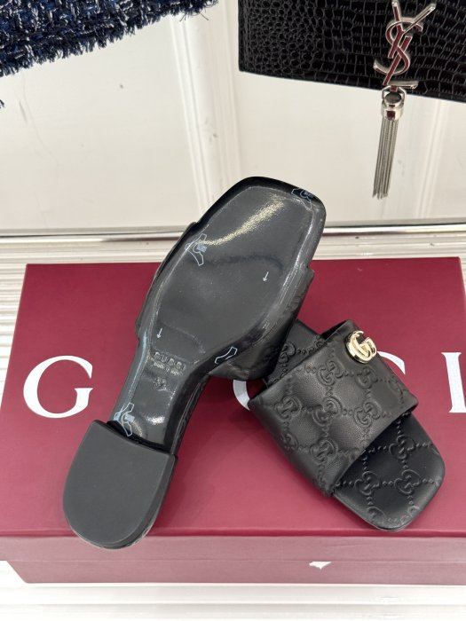 Шлепанцы фото 9