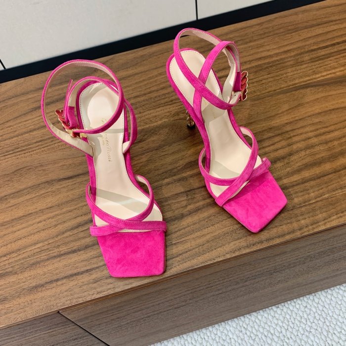 Босоножки фото 5