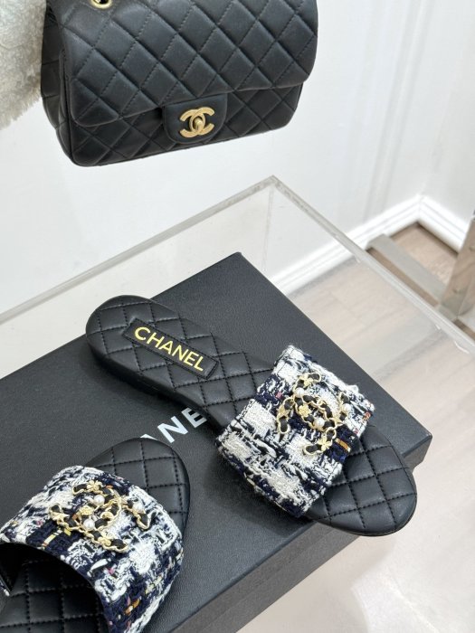 Шлепанцы женские фото 5