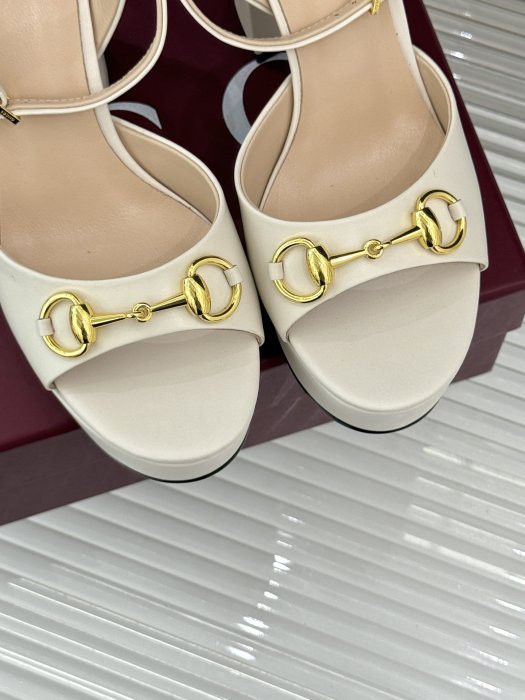 Босоножки фото 7