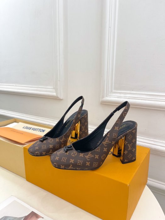 Босоножки фото 3