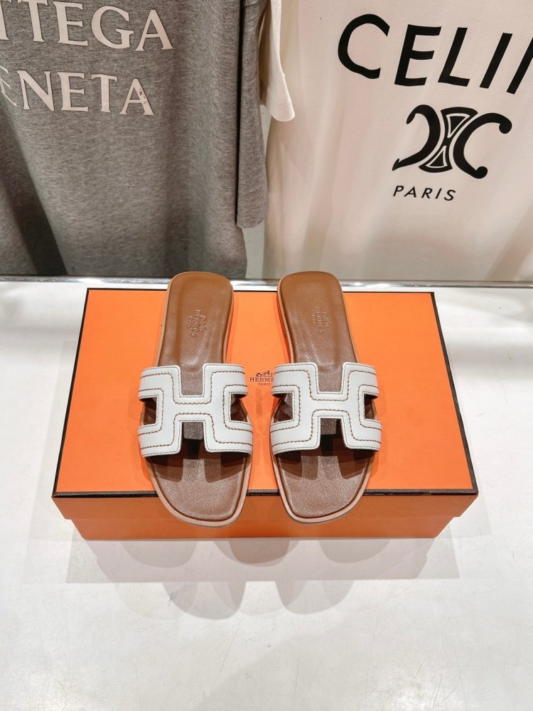 Шльопанці жіночі