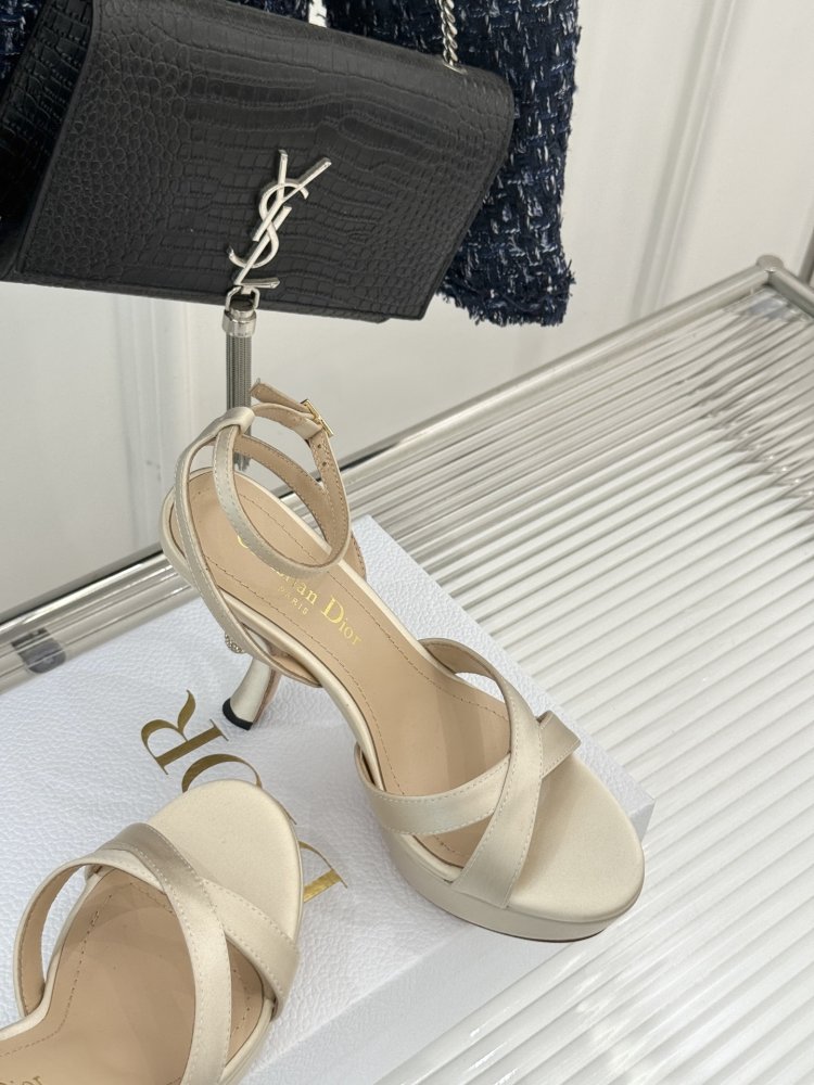 Босоножки фото 5