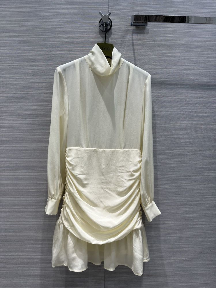 Элегантное шелковое белое платье
