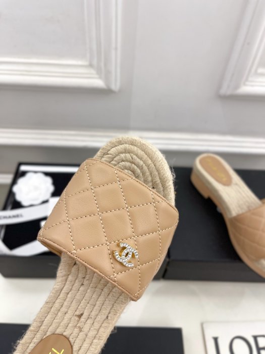 Шлепанцы женские фото 6