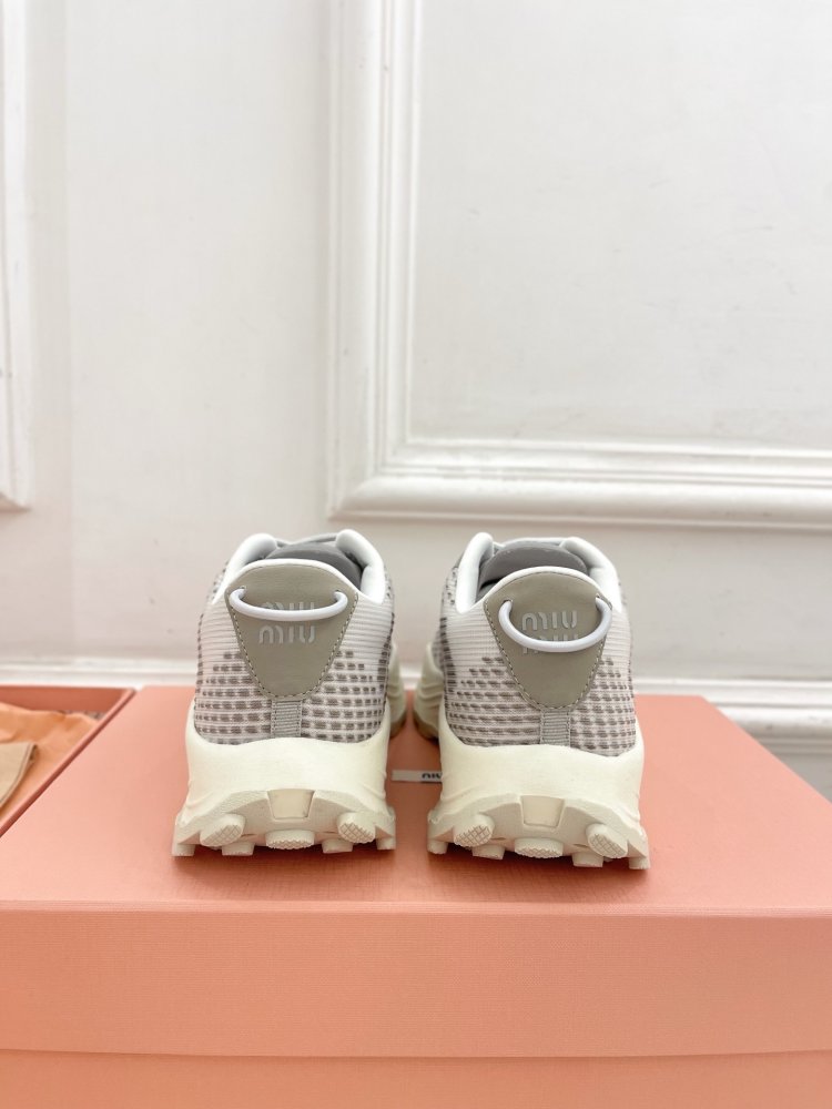 Кроссовки женские фото 5