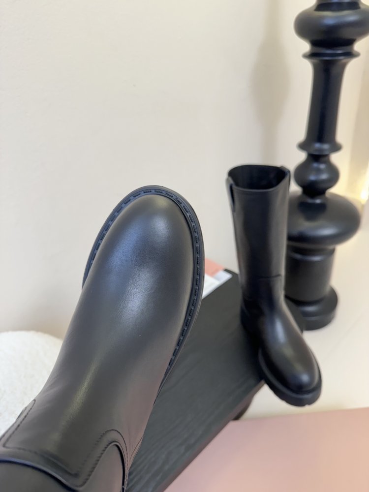 Сапоги женские фото 6