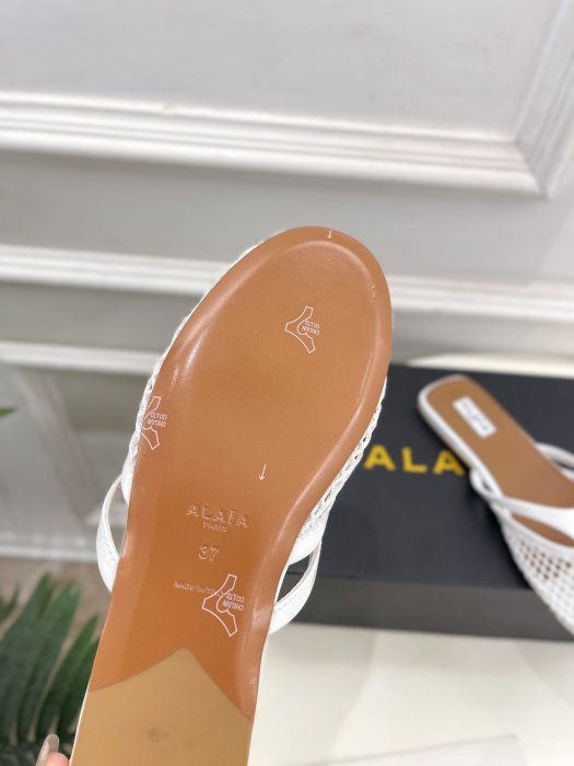 Шлепанцы женские фото 9