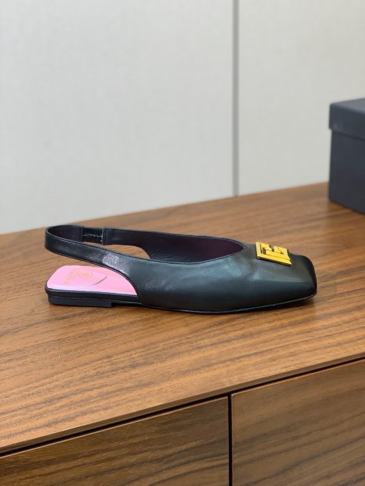 Босоножки фото 5