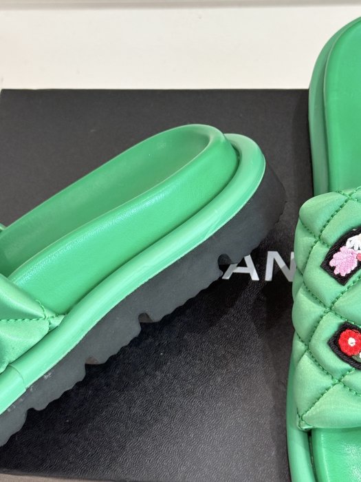 Шлепанцы фото 6