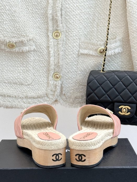 Шлепанцы женские фото 6