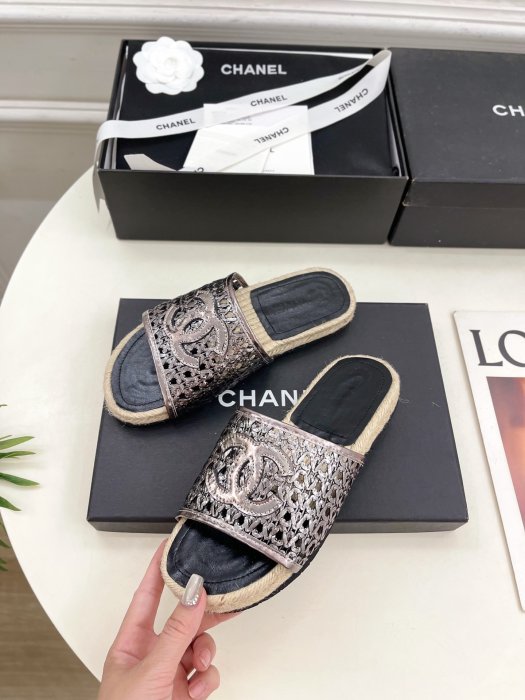 Шлепанцы женские фото 3