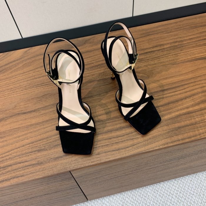 Босоножки фото 5