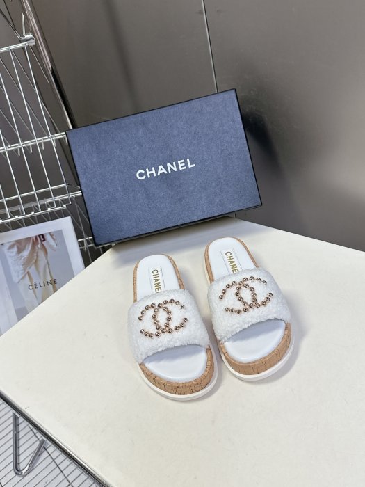 Шлепанцы женские