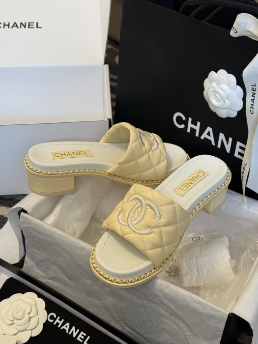 Шлепанцы фото 8