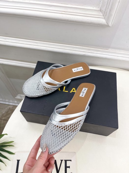 Шлепанцы женские фото 3