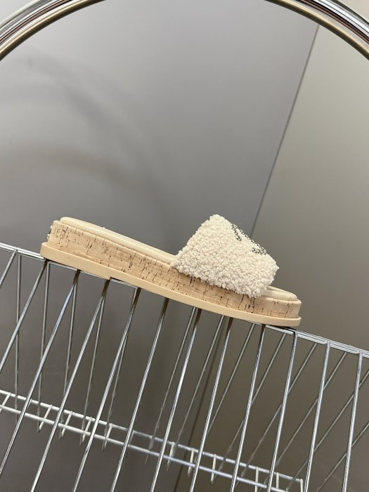 Шлепанцы женские фото 5