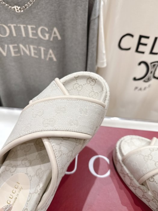 Шлепанцы фото 7