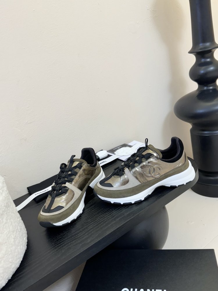 Кроссовки женские фото 3