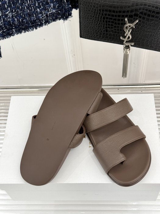 Шлепанцы фото 9