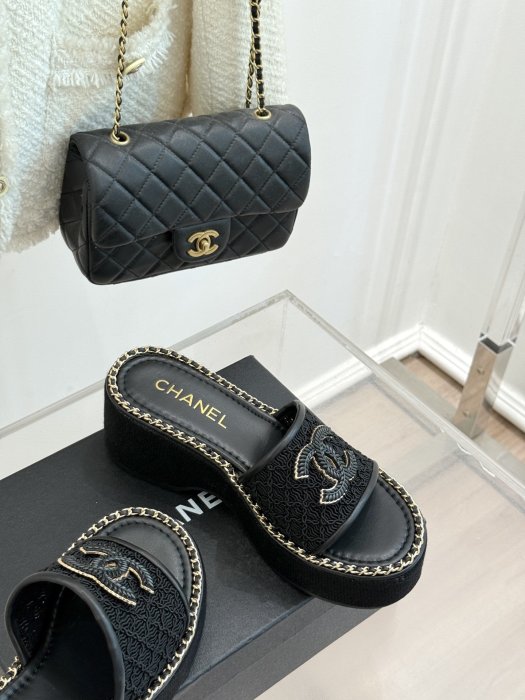 Шлепанцы женские фото 5