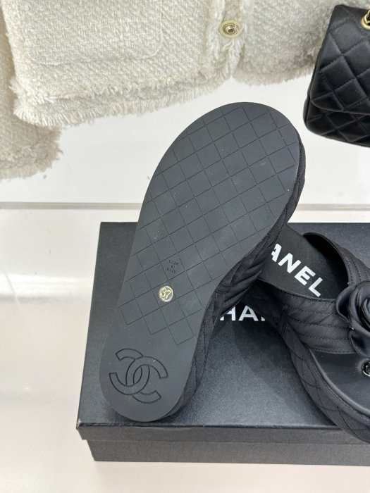 Шльопанці жіночі фото 9