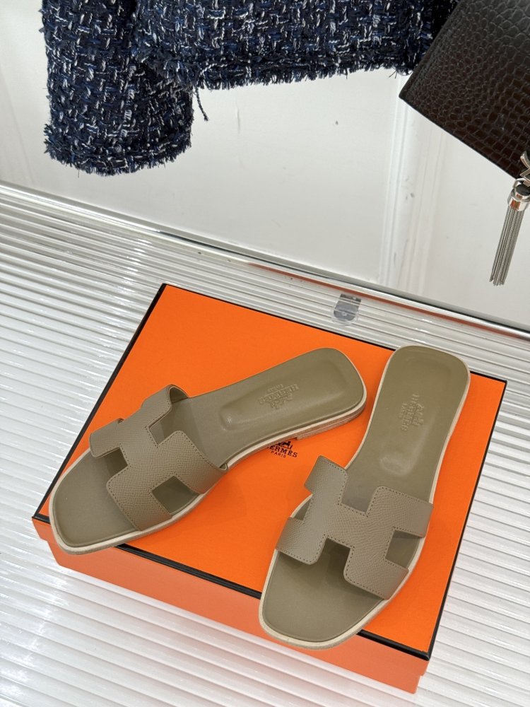 Шлепанцы женские фото 2