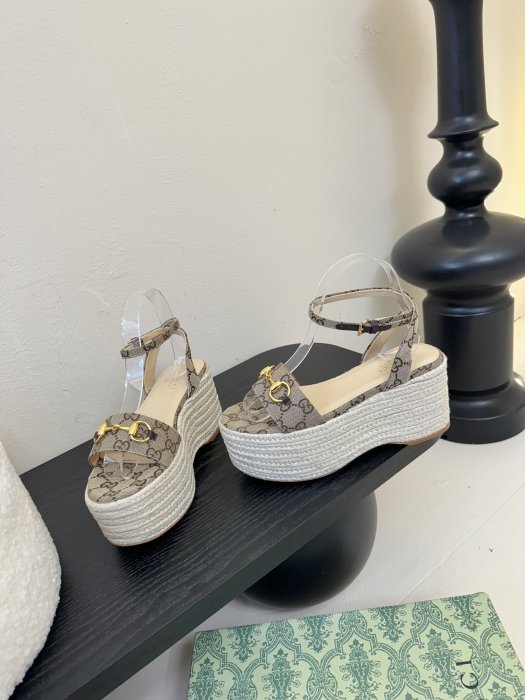 Босоножки фото 3