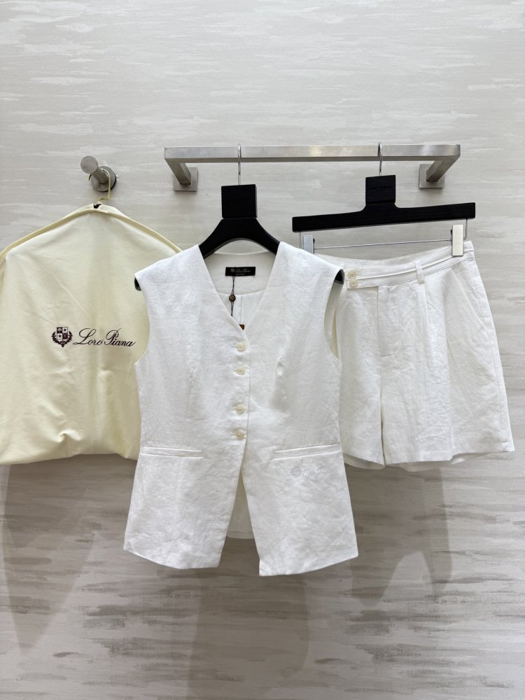 Костюм женский