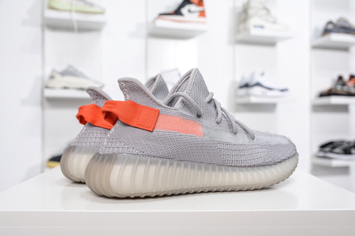 Кроссовки Yeezy Boost 350 V2 Tail Light - FX9017 фото 6