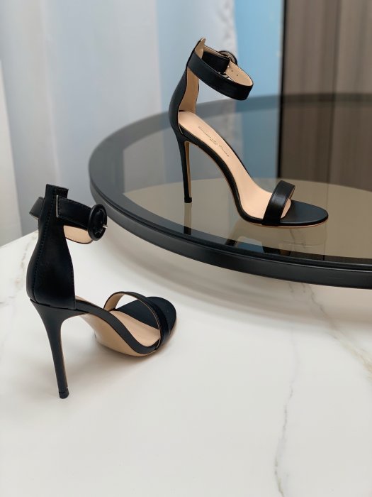 Босоножки фото 3