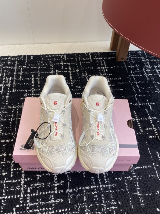 Кроссовки женские SALOMON XT WHISPER