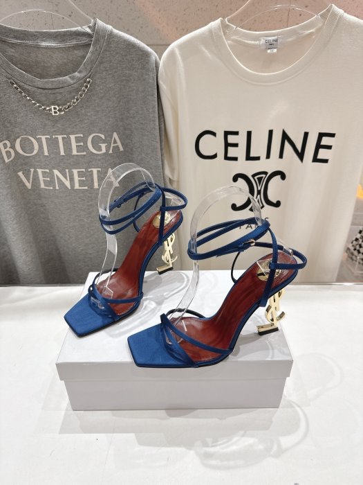 Босоножки фото 3