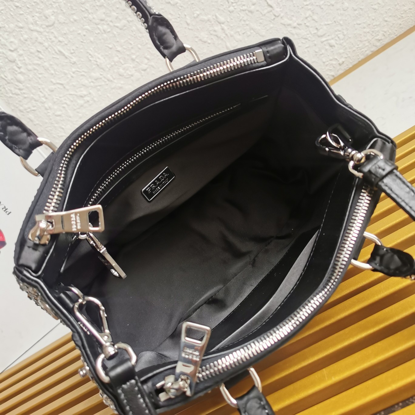 A bag Galleria Saffiano Leather Tote 1BA896 24.5 cm фото 9