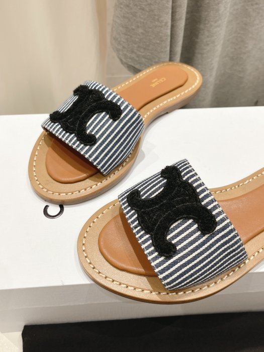 Шлепанцы женские фото 7