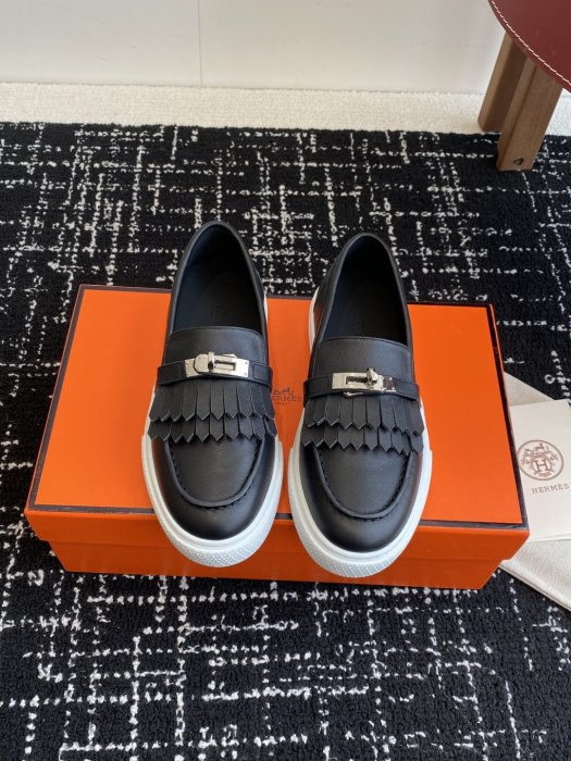 Лоферы кожаные женские