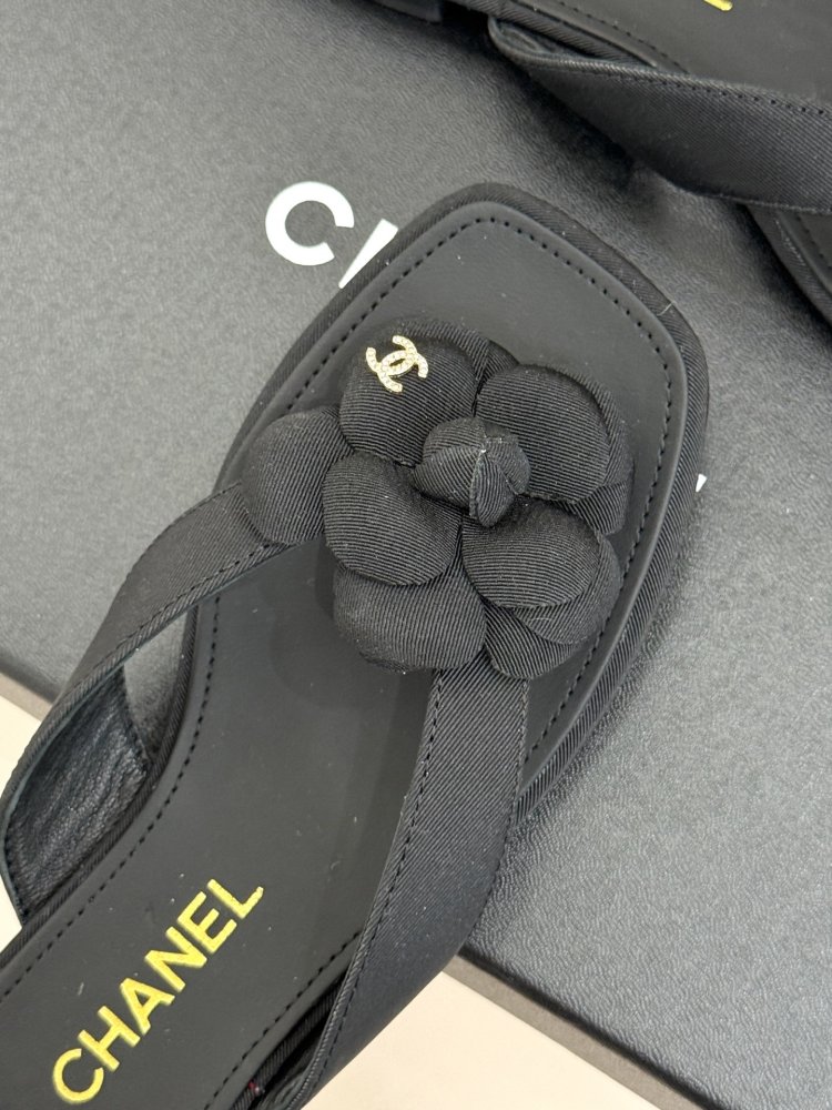 Шльопанці жіночі фото 7