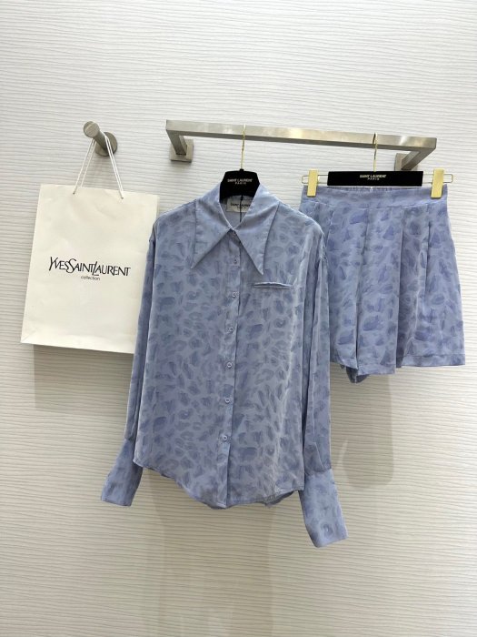 Костюм женский