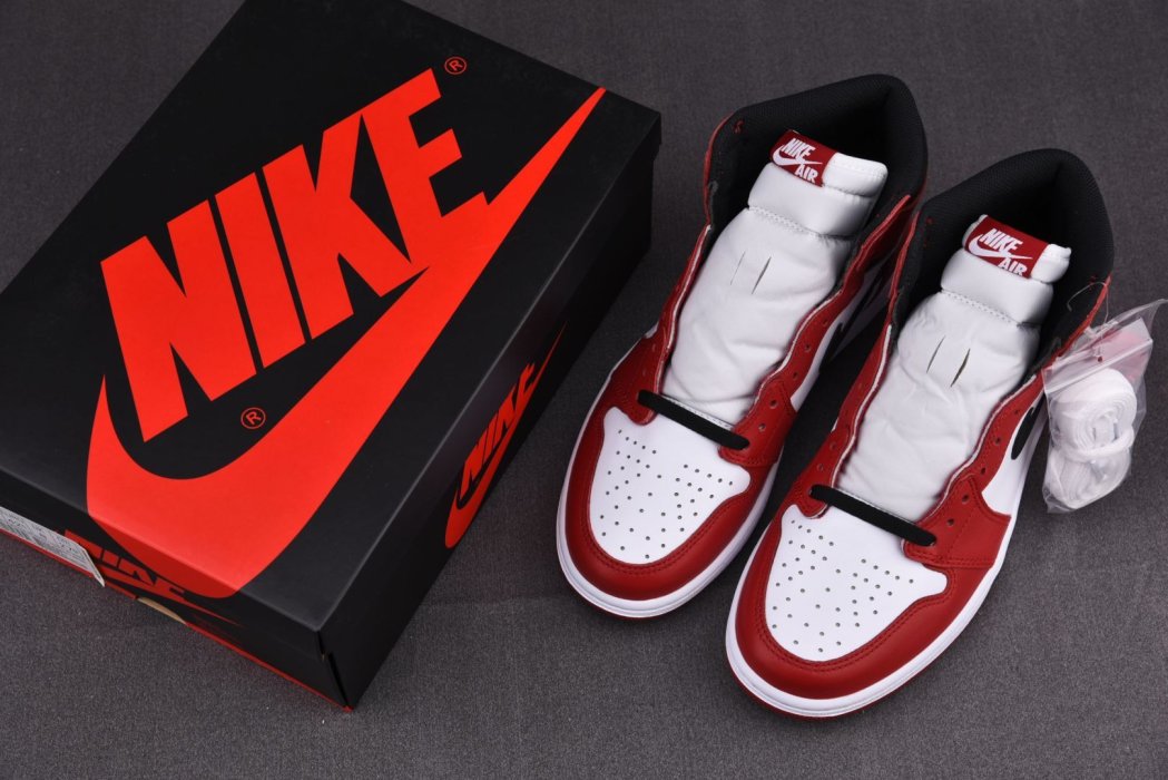 Кроссовки Air Jordan 1 Retro High OG Chicago фото 7