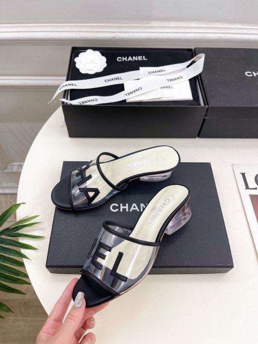 Шлепанцы женские фото 3