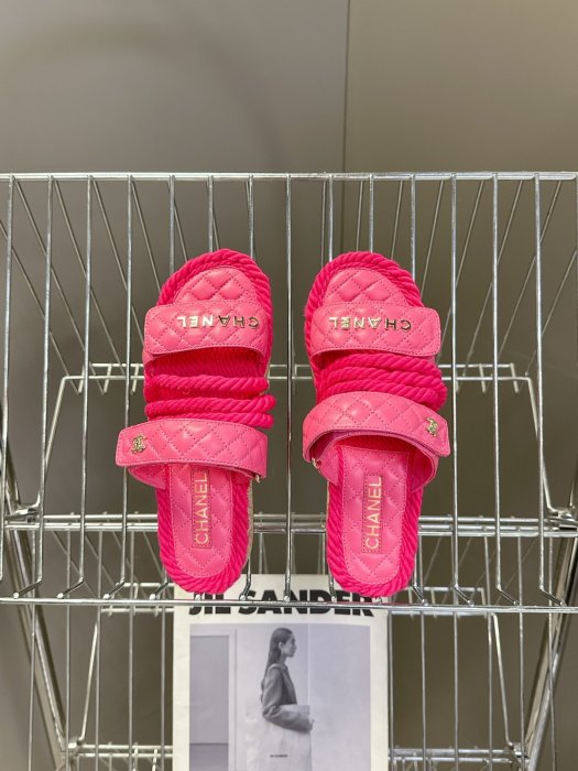 Шльопанці жіночі фото 6