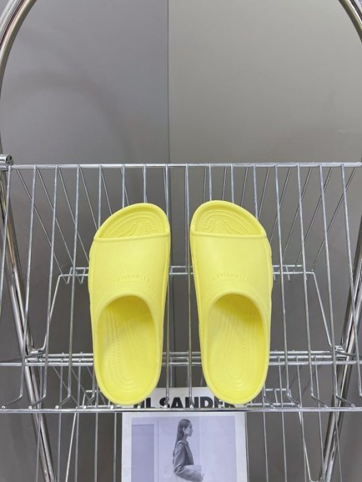 Шлепанцы женские фото 9