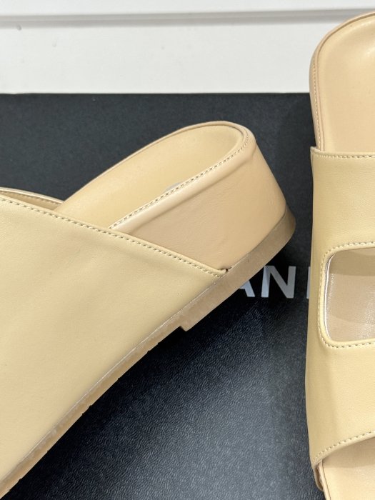 Шлепанцы фото 6