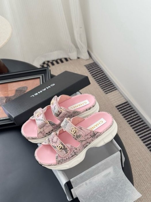 Шлепанцы женские фото 8